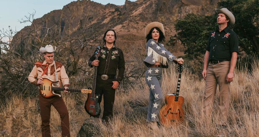 Jenny Don't and the Spurs — THE GREYSTONES