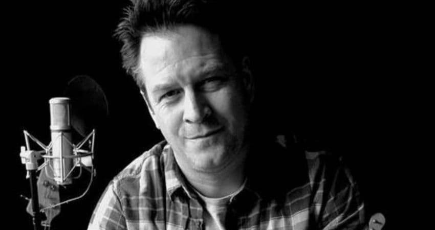Tom Brooksby, acoustic Springsteen — THE GREYSTONES